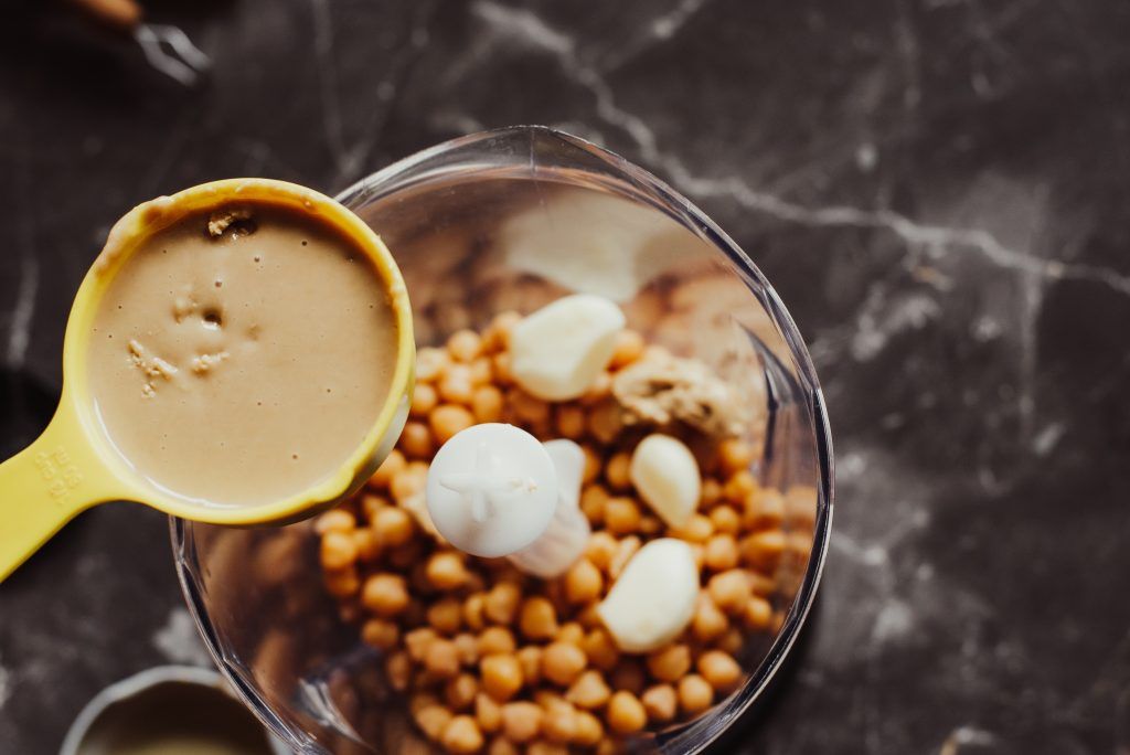 tahini pridáme k cíceru a rozmixujeme