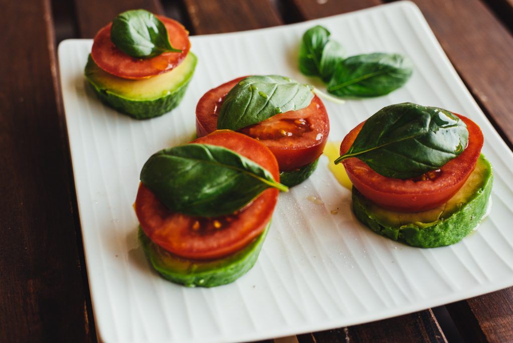 raw vegan caprese šalát